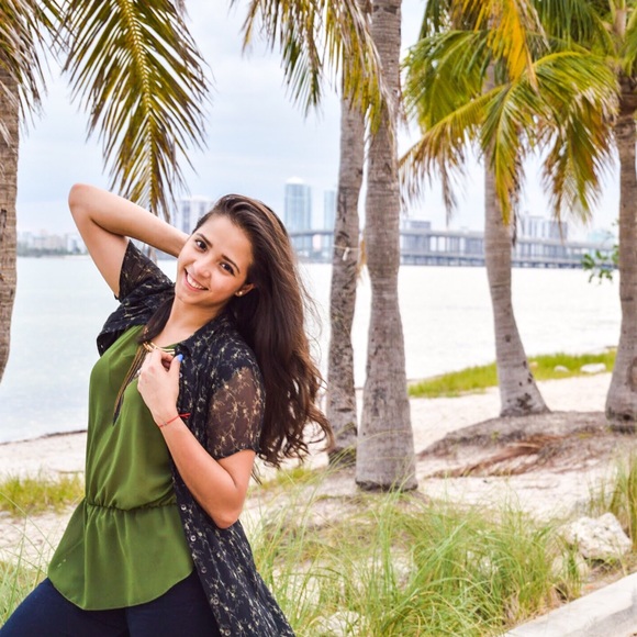 KNOW ME💙 I'M A POSH AMBASSADOR ✨ - Picture 1 of 4